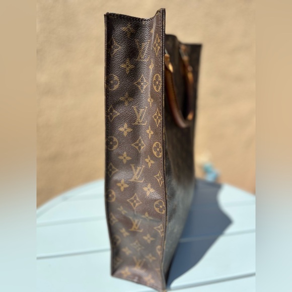 Louis Vuitton Tote - Picture 4 of 8